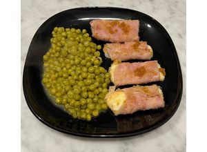 Foto di Involtini di prosciutto cotto, mozzarella e scamorza affumicata con piselli 🫛