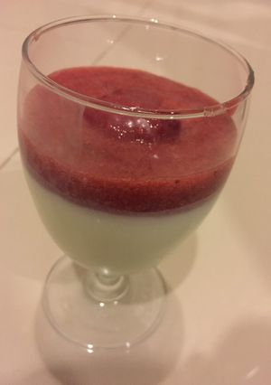 รูปของ Panna cotta Strawberry sauce