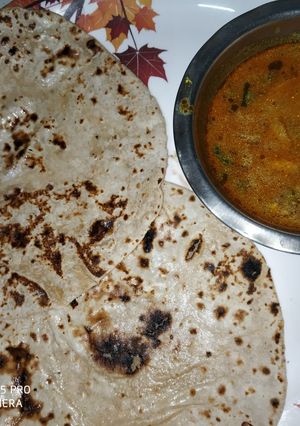 आलू टमाटर की सब्जी और रोटी (Aloo tamatar ki sabzi aur roti recipe in Hindi) रेसिपी मुख्य फोटो