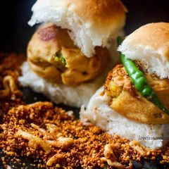 A picture of Mumbai vada pav.