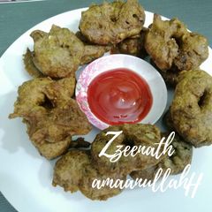 A picture of Split Black Gram and Methi Medu Vadas.