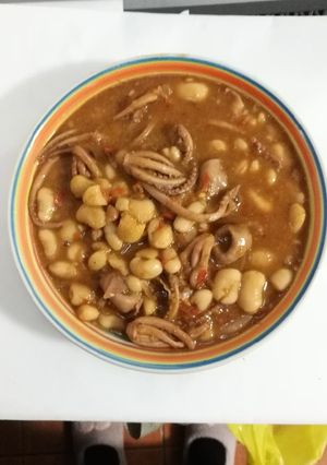 Foto principal de Guiso de habas con calamares