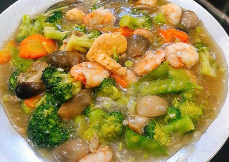 Resep Cah Brokoli Seafood dengan 2 macam jamur Anti Gagal