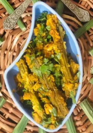 સરગવાની શીંગ નું શાક (Saragva Shing Shak Recipe In Gujarati) રેસીપી મુખ્ય ફોટો