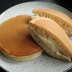 Custard Dorayaki A picture of Custard Dorayaki.