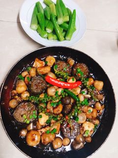 Hình của món Cà tím kho nấm rơm.