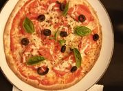 Une photo de pizza margherita