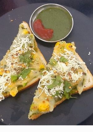 રવા ટોસ્ટ (Rava Toast Recipe In Gujarati) રેસીપી મુખ્ય ફોટો