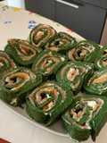 Rollitos de espinacas y salmón ahumado saludables