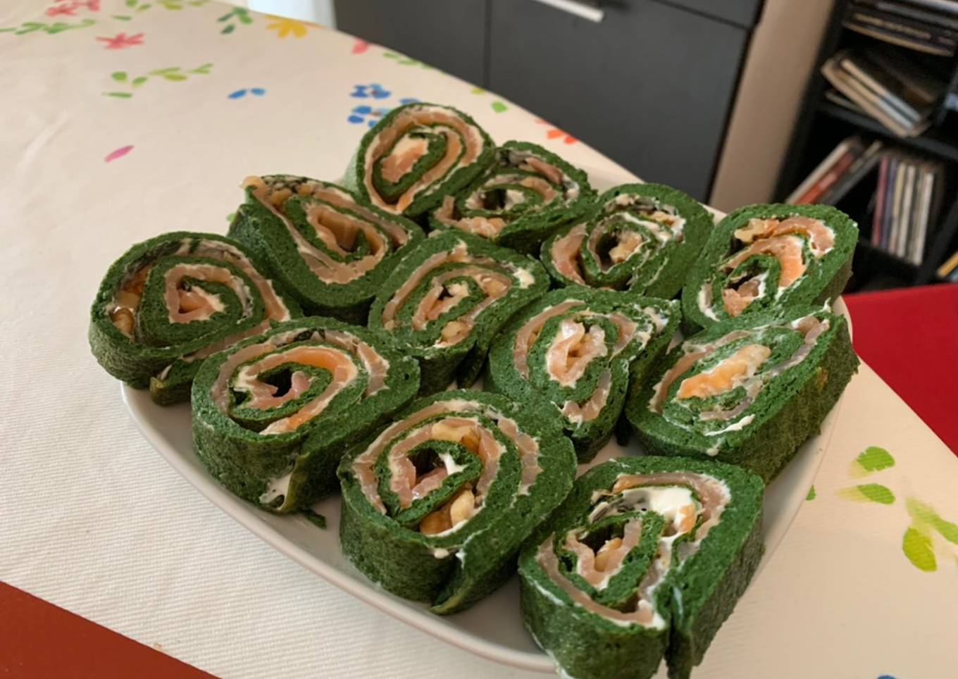 Rollitos de espinacas y salmón saludables