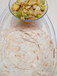 मशरूम की सब्जी और लच्छा पराठा रेसिपी मुख्य फोटो