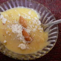 A picture of Suji and besan mix halwa.