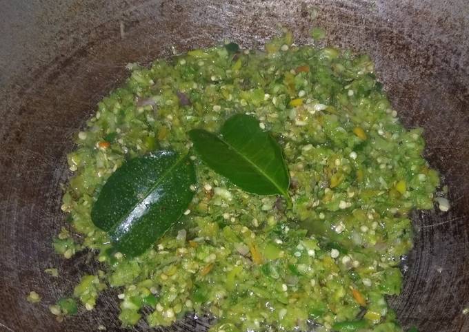 Anti Ribet, Memasak Sambal Cabe Hijau Murah