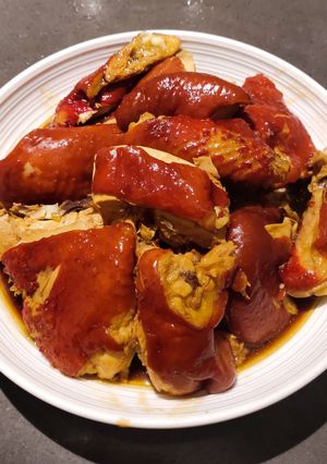 A picture of Soya Sauce Glazed Chicken.