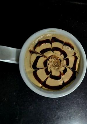કોફી લાટે (Coffee Latte Recipe In Gujarati) રેસીપી મુખ્ય ફોટો