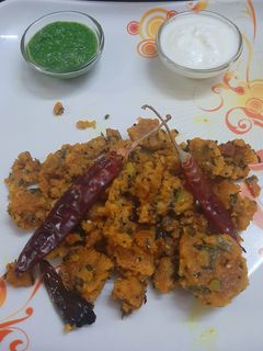 મેથી લસણ ના મુઠીયા (Methi Lasan Muthiya Recipe In Gujarati) રેસીપી મુખ્ય ફોટો