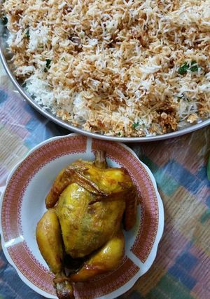صورة لوصفة رز بالصلصه ودجاج مشوي بأسياخ الفرن