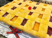 Una foto de masa de pastafrola con aceite