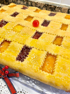 Una foto de Pastel con masa frola y mermeladas “sin gluten”