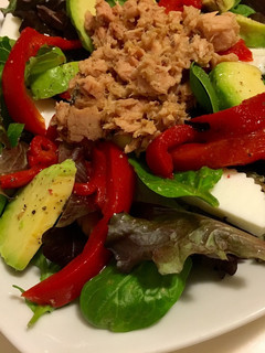Una foto de Ensalada de pimientos asados con atún