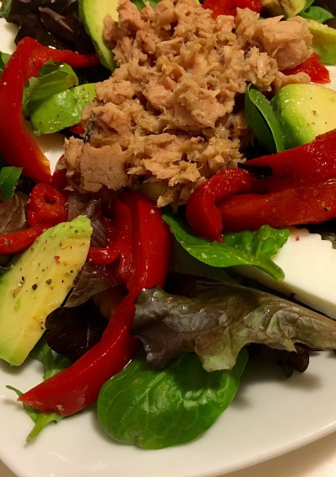 Una foto de Ensalada de pimientos asados con atún