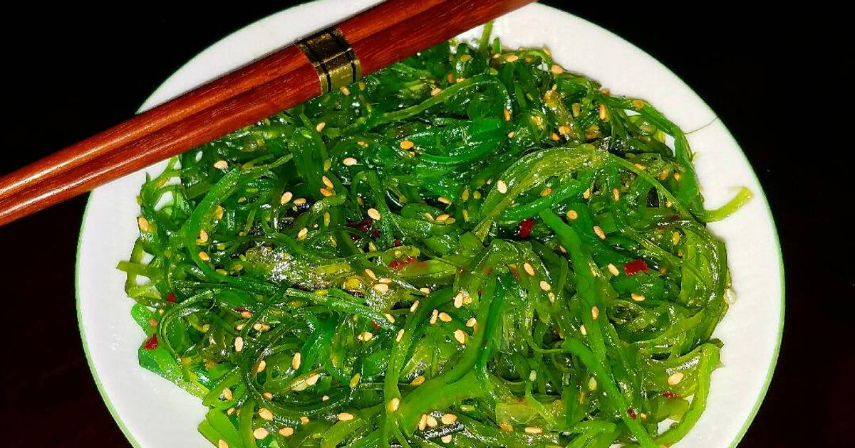 Simple Asian Seaweed Salad with Wakame