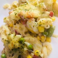 A picture of Rainbow 🌈 cheese pasta.