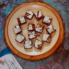 A picture of Paneer-Ragi Murmura Barfis.