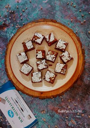 A picture of Paneer-Ragi Murmura Barfis.