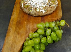 Foto di Focaccia di grano saraceno uva e cacioricotta