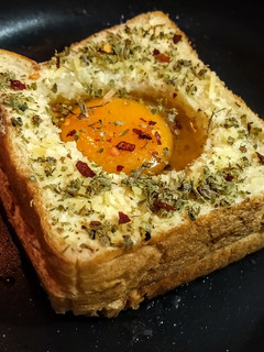 Una foto de HUEVOS🍳 Anidados...!