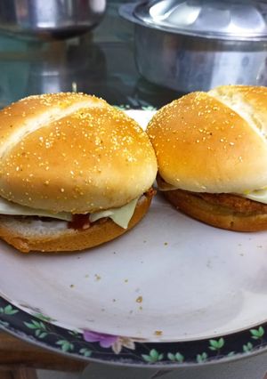 A picture of Chicken patty burger.