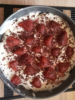 Levendulaszirupos fehércsokis sütés nélküli sütemény recept fotója