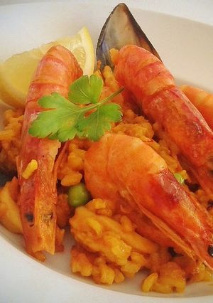 Una foto de Paella marinera