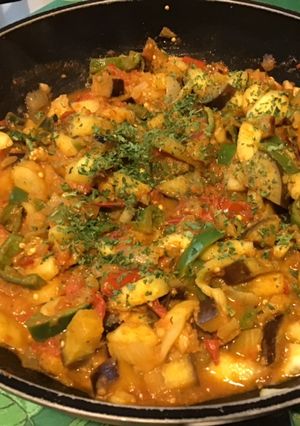 Une photo de Sauté de légumes du jardin aux épices orientales