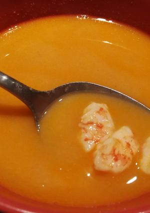 Una foto de Crema de rape y gambas