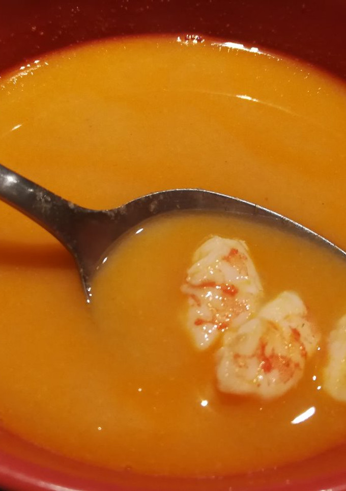 Una foto de Crema de rape y gambas