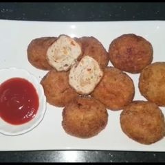 A picture of Fried chicken balls.