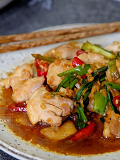 A picture of Stir-Fried Chicken with Scallions - Spicy and Tender, Perfect with Rice.