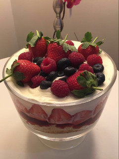 صورة لوصفة ترايفل التوت والفراولة 🍰 🍰