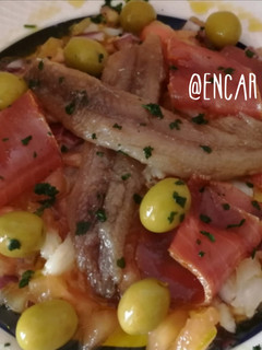 Una foto de Ensalada de salazones