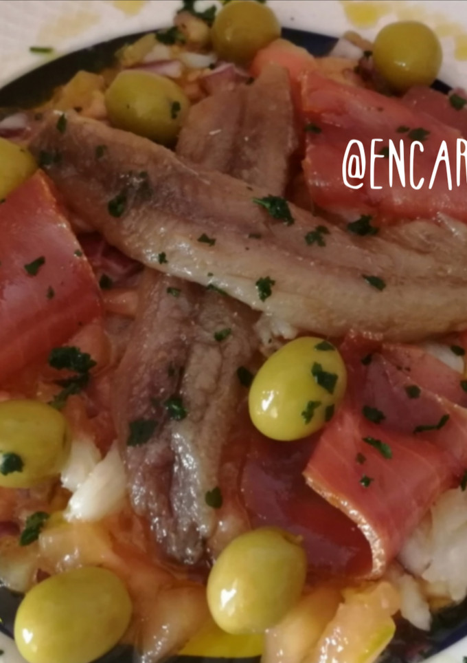 Una foto de Ensalada de salazones