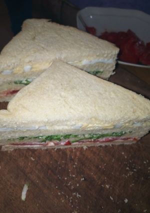 A picture of Vegetable and Egg Sandwich #teamabuja.