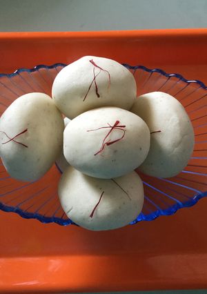 A picture of Rice flour laddoos.