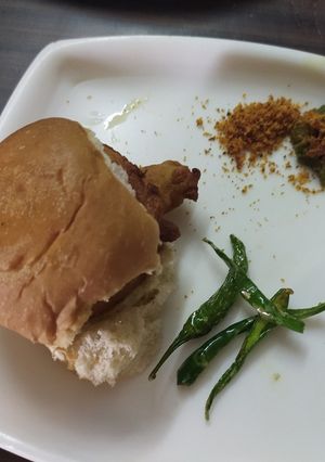 A picture of Vada pav.