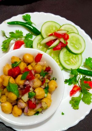 छोले चटपटी चाट (chole chatpati chat recipe in hindi) रेसिपी मुख्य फोटो