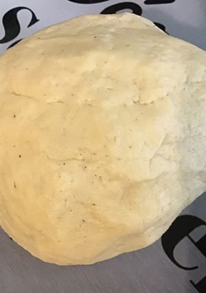 Une photo de Pâte brisée à la liqueur de prunes, lait et vanille