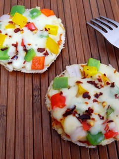 A picture of Mini Bread Pizzas.