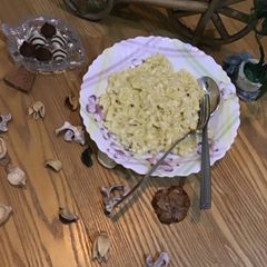 A picture of Creamy white sauce pasta.