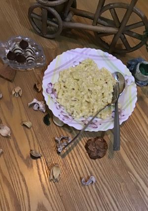 A picture of Creamy white sauce pasta.